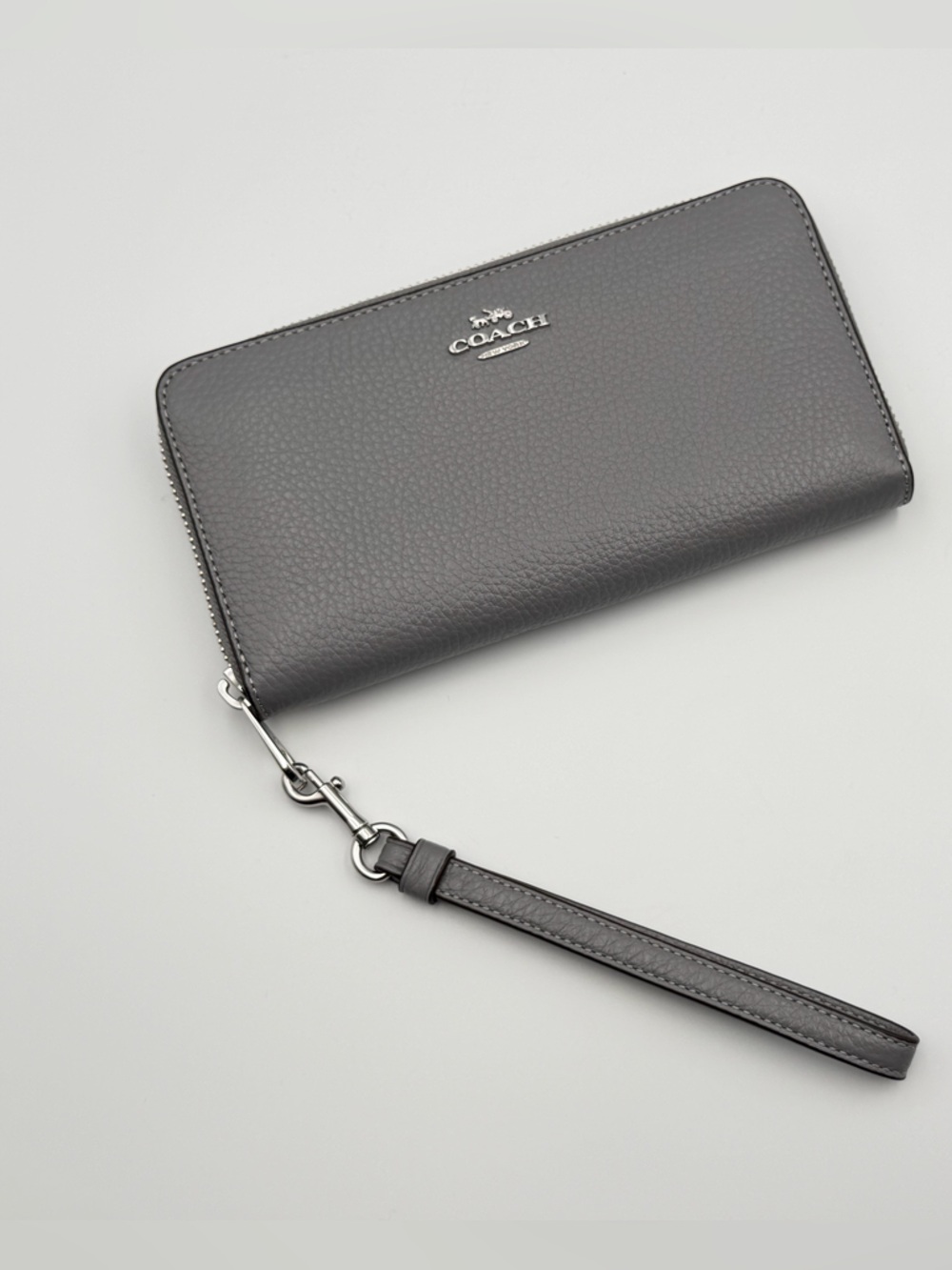 Coach New York Pebbled Leather Zip Around Wristlet Wallet Gray Silver Hardware